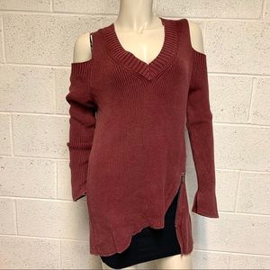 ROCK & REPUBLIC cold shoulder v neck LG SP…